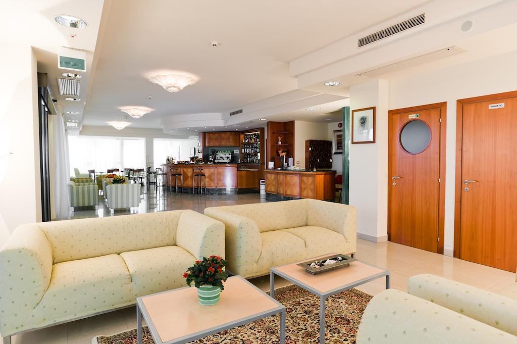 Hotel Globus Чезенатико Экстерьер фото
