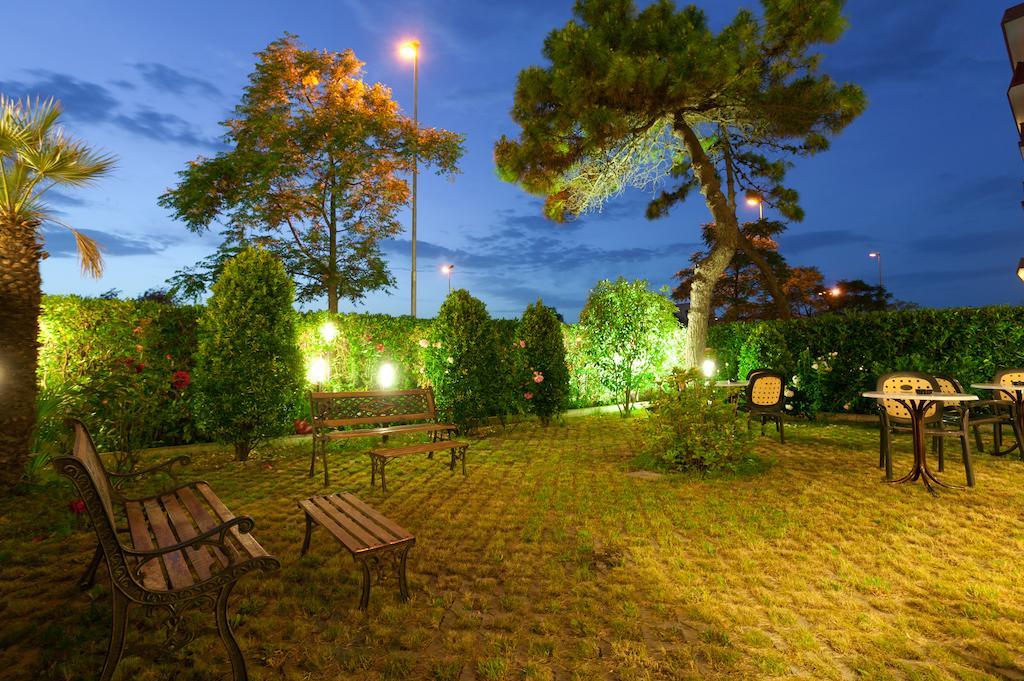 Hotel Globus Чезенатико Экстерьер фото