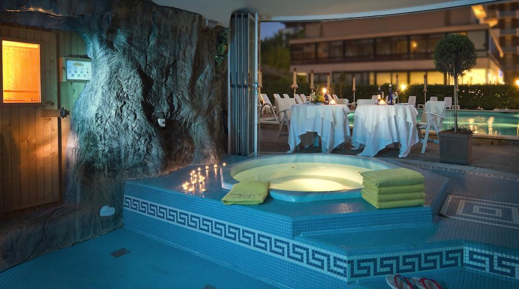 Hotel Globus Чезенатико Экстерьер фото