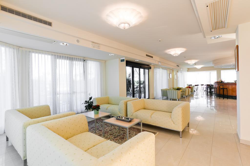 Hotel Globus Чезенатико Экстерьер фото
