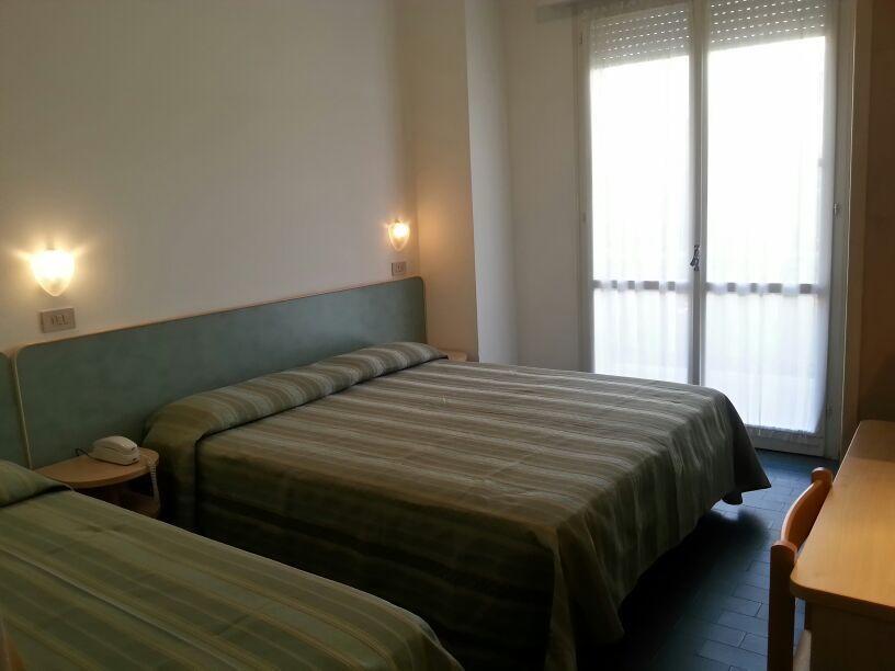 Hotel Globus Чезенатико Номер фото